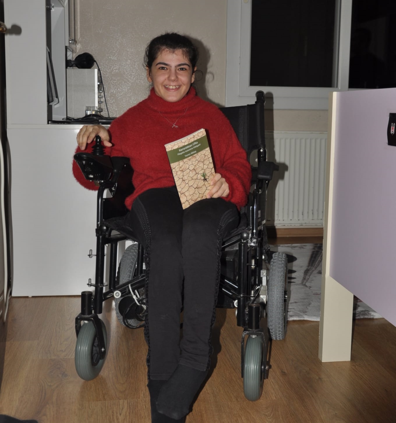 Serebral Palsi hastası Yaren “Karanlıktan Ufka” adlı kitap yayınladı