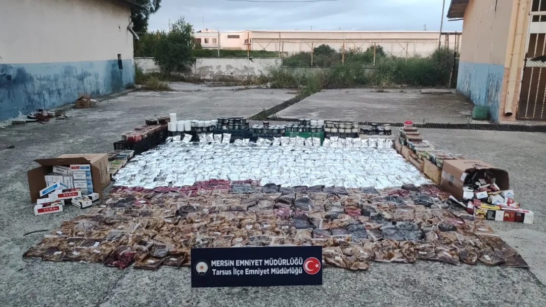Tarsus’ta 435 kilo gümrük kaçağı nargile tütünü ve 12 bin 200 adet makaron ele geçirildi