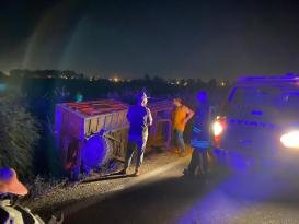 – Devrilen römorkorda sıkışan kadını, Büyükşehir itfaiye ekipleri kurtardı