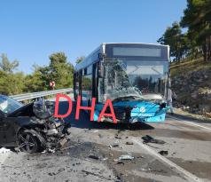 HALK OTOBÜSÜ İLE ÖZEL ARAÇ KAFA KAFAYA ÇARPIŞTI
