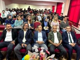 Öğrenci -Medya buluşmasında gazetecilik anlatıldı