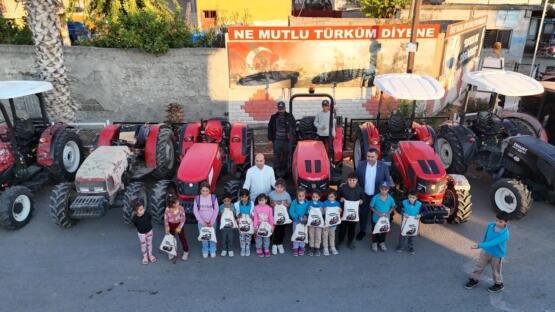 ERKUNT TRAKTÖRLERİNDEN EĞİTİME DESTEK. ÇİÇEKLİ MAHALLESİNDEKİ ÖĞRENCİLERE ALİ KESKİN’DEN KIRTASİYE VE BURS YARDIMI.